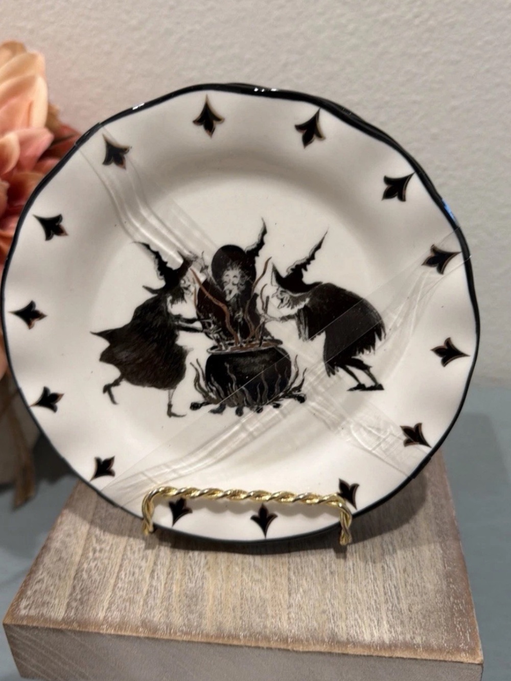 Set of 4 Potters Studio 3 Witches
Cauldron Coven Halloween Appetizer
Plates
